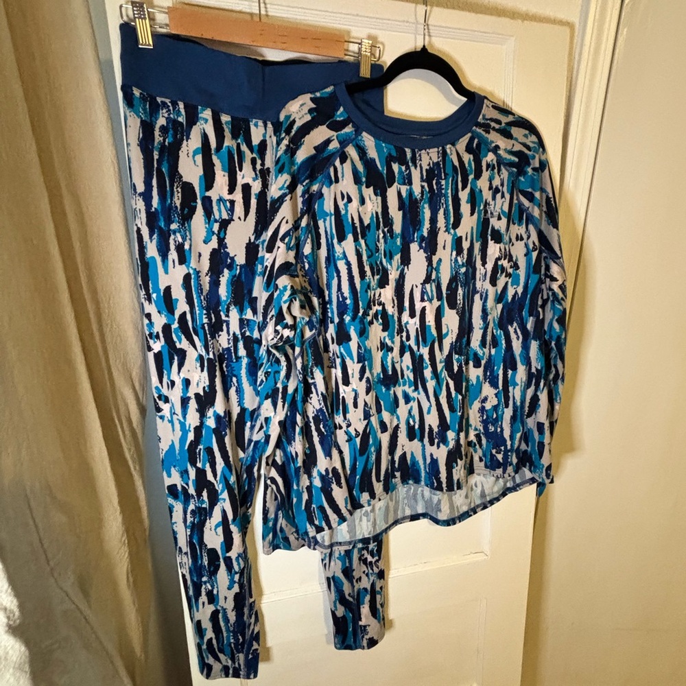 LLbean Plus Size Mid-weight baselayer Blue and Black Abstract Print
